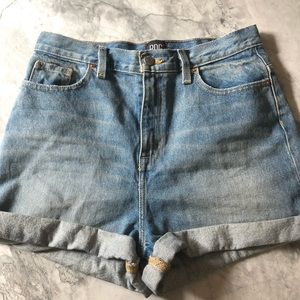 BDG Mom jean shorts (like new)